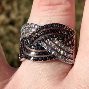 🔥FINAL PRICE - 🔥 .925 Black & White swirl ring